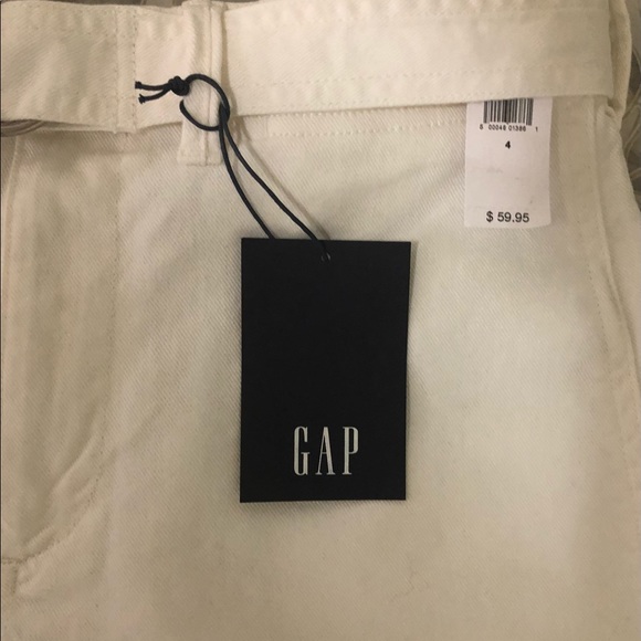 GAP Women’s 4” High Rise Shorts with belt - Picture 7 of 9